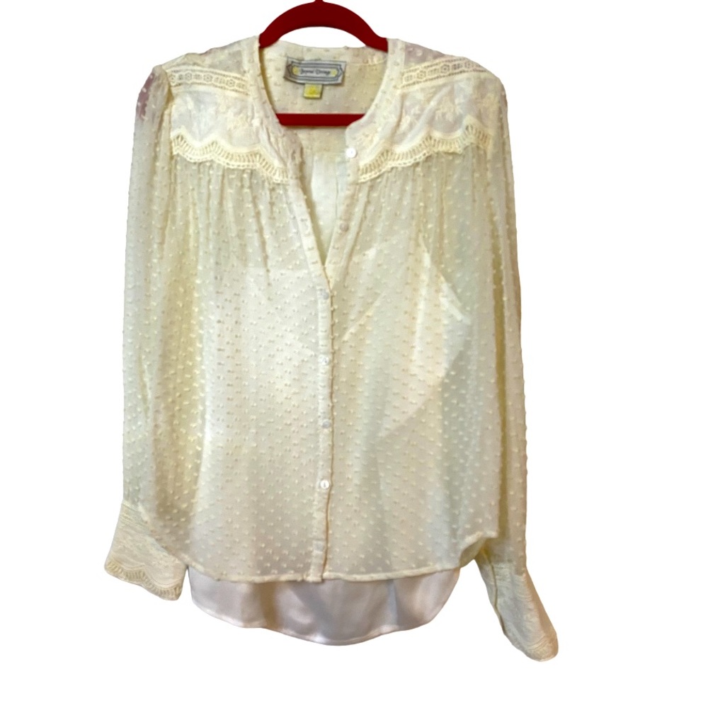 Beyond vintage size M blouse with attached camisole, beautiful lace details
